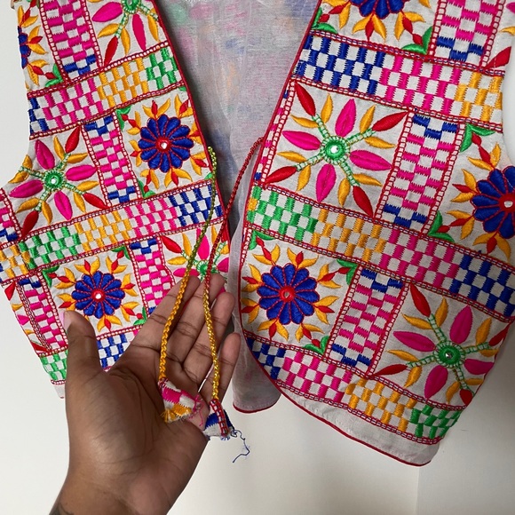 Handmade Boho Vest with Tassel Closure - Picture 5 of 6